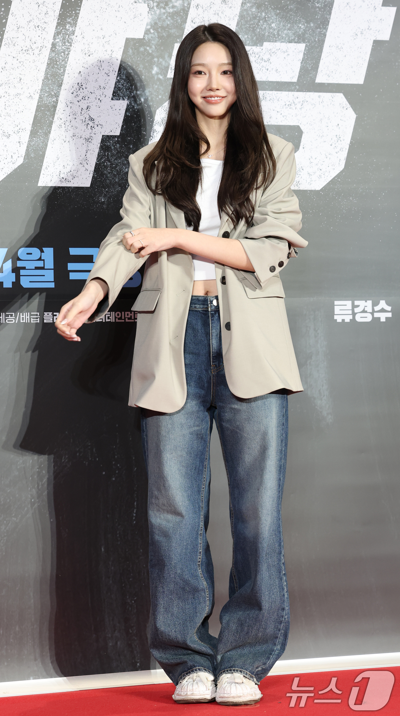 (서울=뉴스1) 권현진 기자 = 배우 김혜진이 15일 서울 강남구 메가박스 코엑스에서 열린 영화 '야당'(감독 황병국) VIP 시사회에 참석해 포즈를 취하고 있다.  2025.4. …