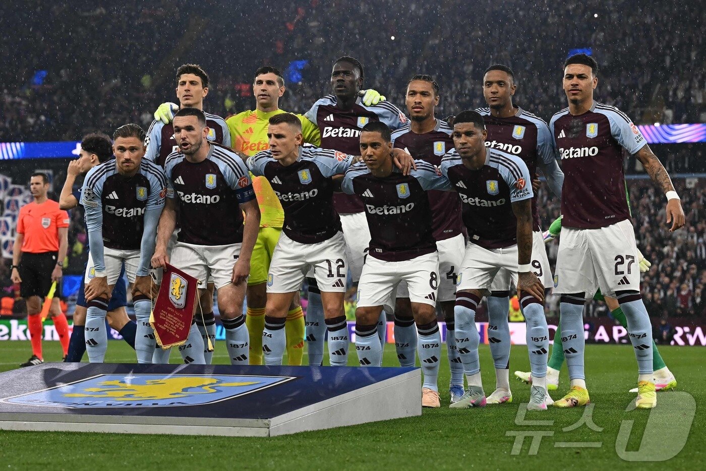 본문 이미지 - PSG전을 앞둔 애스턴 빌라 선수들 ⓒ AFP=뉴스1