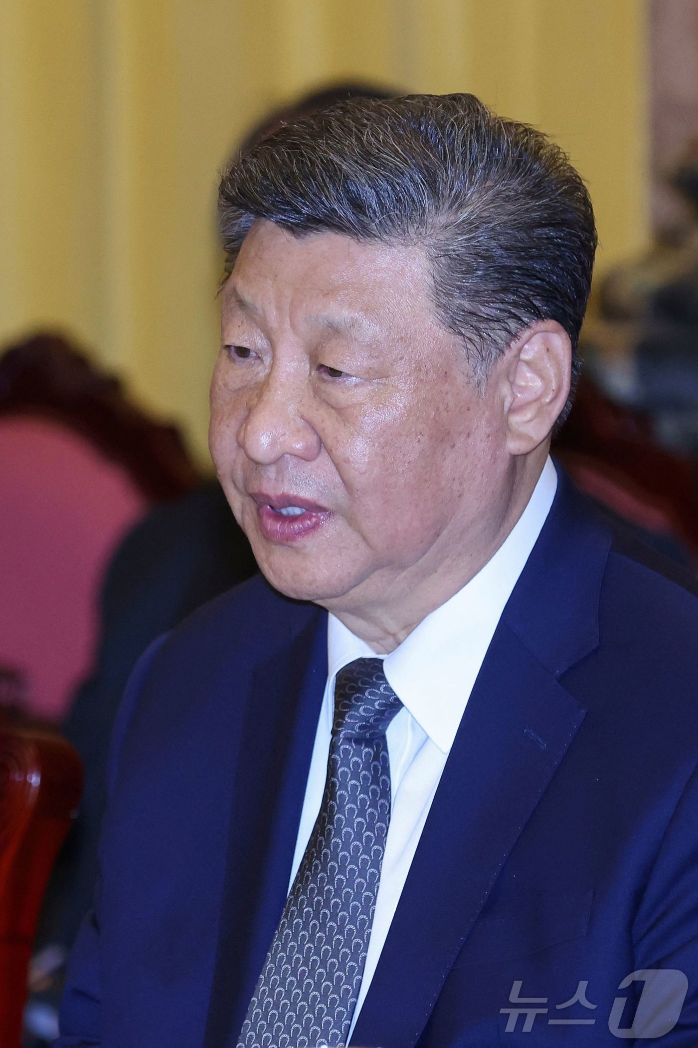 (하노이 AFP=뉴스1) 우동명 기자 = 시진핑 중국 국가주석이 15일(현지시간) 동남아 순방 중 베트남 하노이 주석 궁을 방문해 르엉끄엉 베트남 국가 주석과 회담을 하고 있다. …