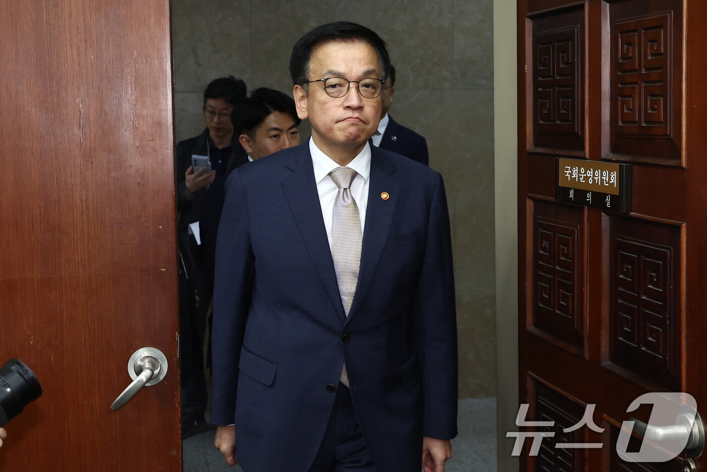본문 이미지 - 최상목 경제부총리 겸 기획재정부 장관이 16일 오전 서울 여의도 국회에서 열린 &#39;법제사법위원회 최 부총리 탄핵소추사건 조사 청문회&#39;에 출석하고 있다. 2025.4.16/뉴스1 ⓒ News1 김민지 기자