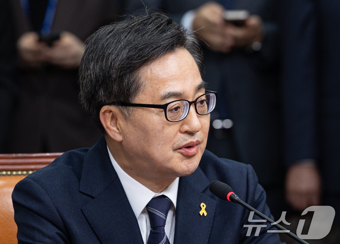본문 이미지 - 김동연 더불어민주당 대선 경선 후보가 16일 서울 여의도 국회에서 열린 공명선거 실천 협약식에서 인사말을 하고 있다. 2025.4.16/뉴스1 ⓒ News1 이재명 기자