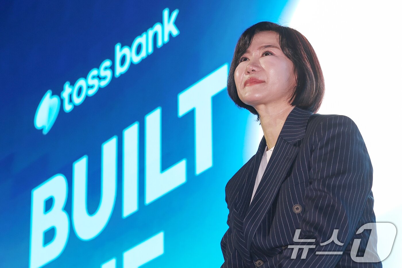 본문 이미지 - 이은미 토스뱅크 대표가 16일 오전 서울 영등포구 여의도 페어몬트 호텔에서 열린 '토스뱅크 2025 미디어데이'에서 취재진의 질문에 답하고 있다. 2025.4.16/뉴스1 ⓒ News1 민경석 기자