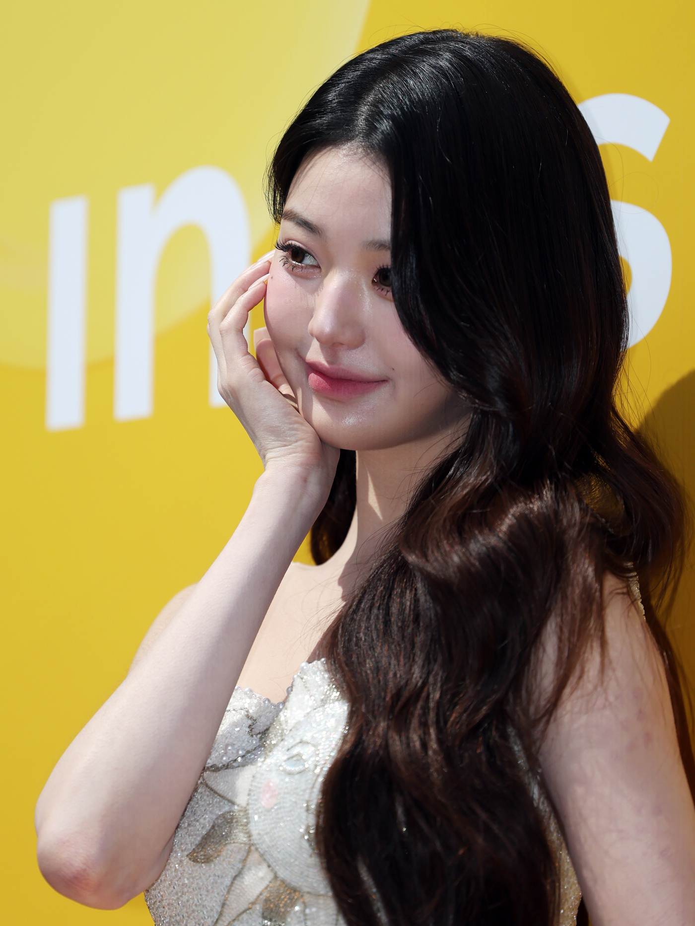 (서울=뉴스1) 황기선 기자 = 그룹 아이브 장원영이 16일 오전 서울 성동구 올리브영N 성수에서 열린 '이니스프리 비타민C 트위티 에디션 팝업' 포토콜에 참석해 포즈를 취하고 있 …