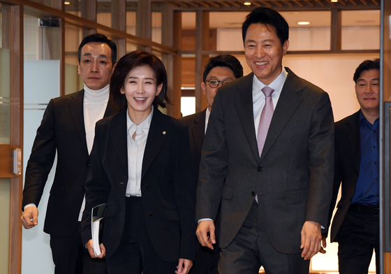 보수진영 서울시장 후보…오세훈 24%·나경원 16%·'없다' 42%