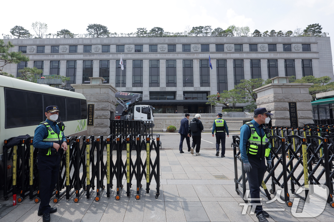 (서울=뉴스1) 박정호 기자 = 문형배 헌법재판소장 권한대행과 이미선 헌법재판관의 퇴임을 앞두고 한덕수 대통령 권한대행 국무총리의 재판관 지명 효력정지 가처분 결론에 이목이 집중되 …