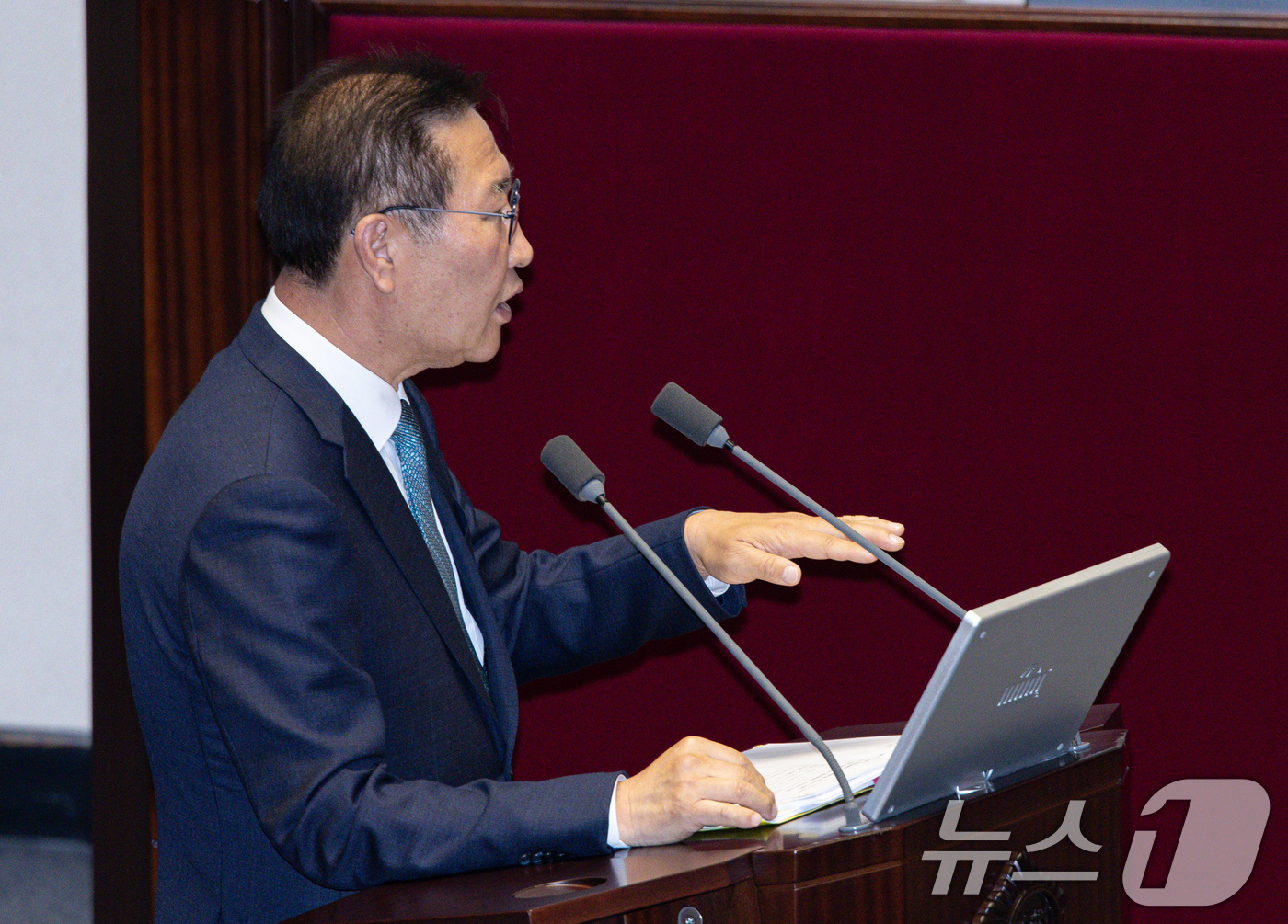 (서울=뉴스1) 이재명 기자 = 박성재 법무부 장관이 16일 오후 서울 여의도 국회에서 열린 제424회 국회(임시회) 제 4차 본회의에서 백혜련 더불어민주당 의원의  교육·사회·문 …