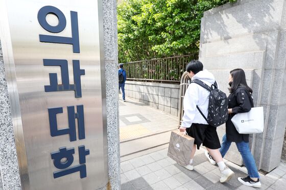 교육부, 수업 참여 학생 실명 공개 의대생 수사 의뢰