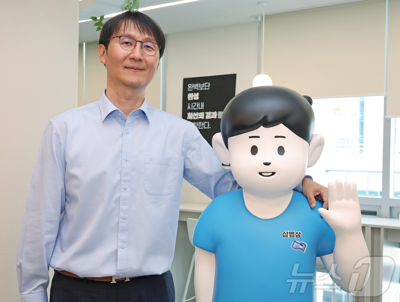 본문 이미지 - 백주석 자비스앤빌런즈 대표가 16일 서울 강남구 자비스앤빌런즈 사옥에서 포즈를 취하고 있다. ⓒ News1 장수영 기자