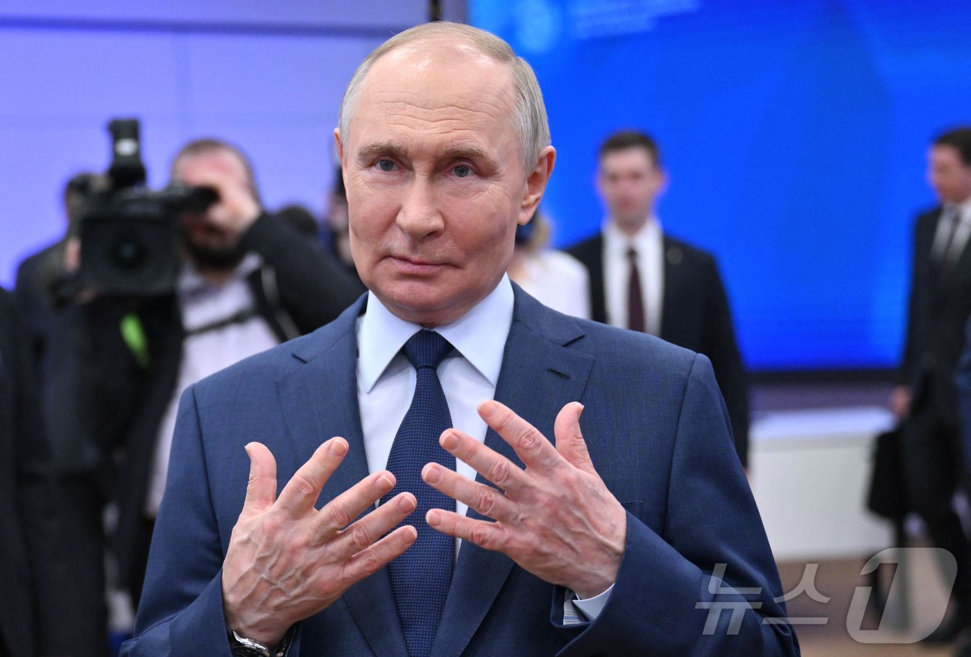 (모스크바 AFP=뉴스1) 우동명 기자 = 블라디미르 푸틴 러시아 대통령이 16일(현지시간) 모스크바에 있는 바우만 모스크바 국립 공대 학생들을 만나 “일론 머스크 스페이스X CE …