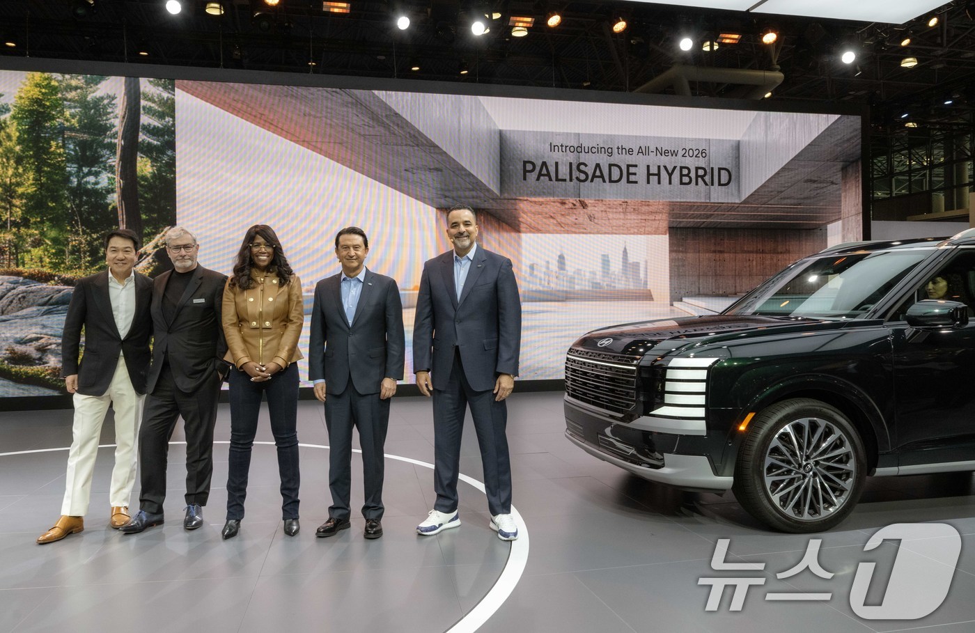 (서울=뉴스1) = 현대자동차가 지난 16일(현지시간) 미국 뉴욕 제이콥 재비츠 컨벤션 센터에서 열린 '2025 뉴욕 국제 오토쇼'에서 '디 올 뉴 펠리세이드'를 북미에 최초로 선 …