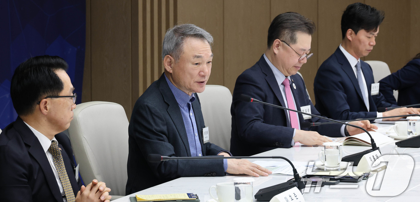 (서울=뉴스1) = 대한상공회의소는 17일 서울 중구 상의회관에서 정인교 산업통상자원부 통상교섭본부장을 초청해 ‘제30차 대한상의 중견기업위원회’를 개최했다.이종태 중견기업위원장이 …