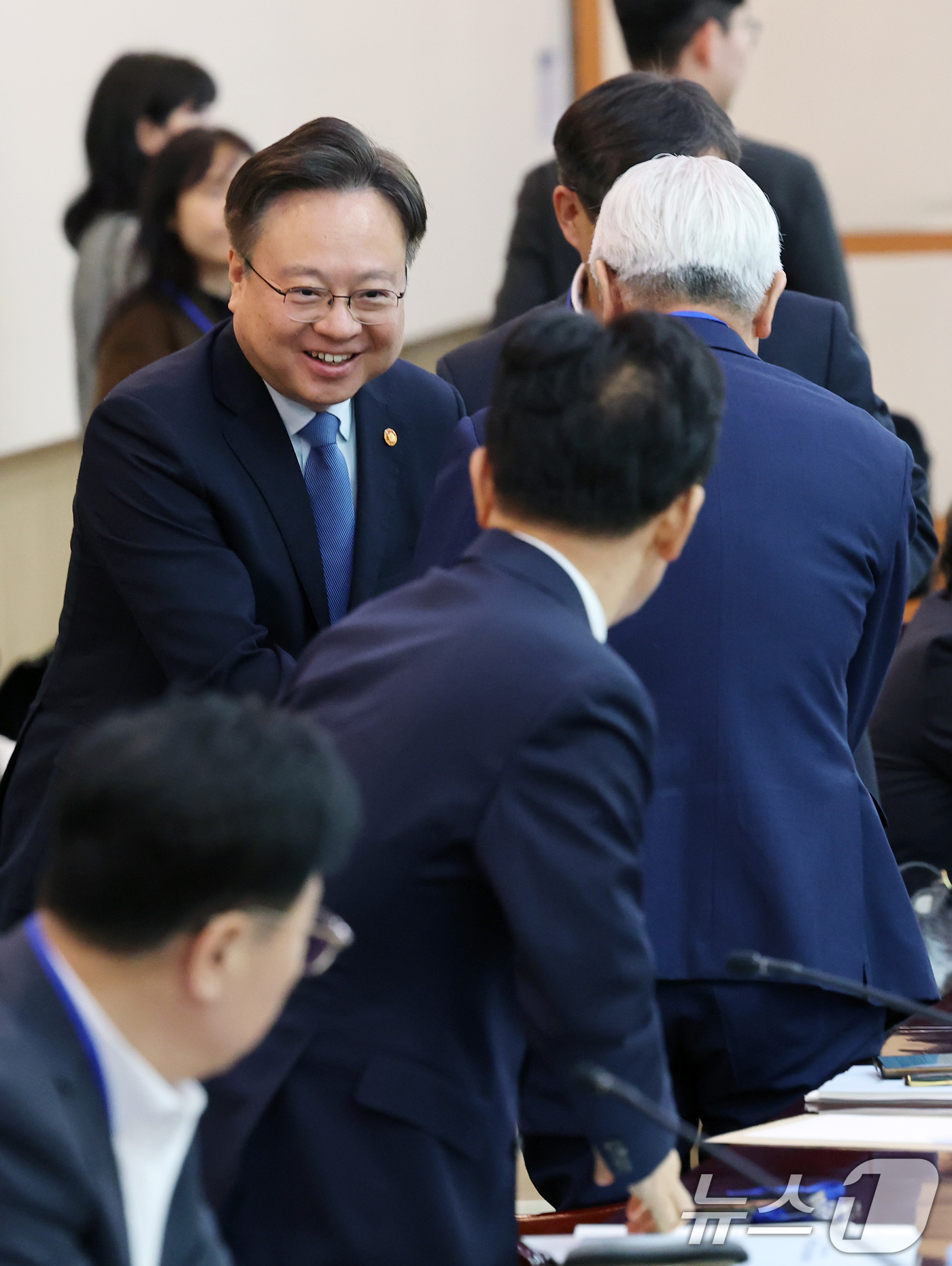 (서울=뉴스1) 임세영 기자 = 조규홍 보건복지부 장관이 17일 서울 종로구 정부서울청사에서 열린 2025년도 제2차 국민연금기금운용위원회 회의에서 발언을 하고 있다. 2025.4 …