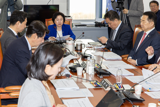 과방위 소위, 이통사 침해사고 개정안 통과…공정성 심의는 연기