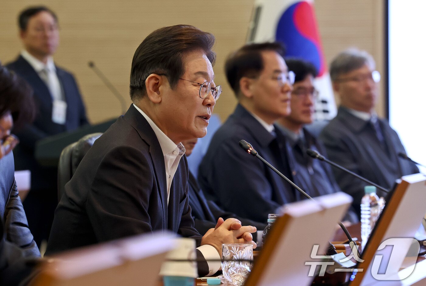 본문 이미지 - 이재명 더불어민주당 대선 경선 후보가 17일 오전 대전 유성구 국방과학연구소에서 열린 현장간담회에서 발언을 하고 있다. ⓒ News1 국회사진취재단