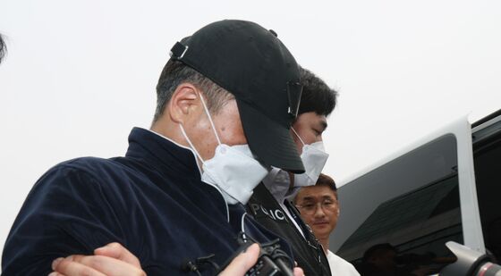 호송차 탑승하는 '용인 일가족 살해' 50대 가장