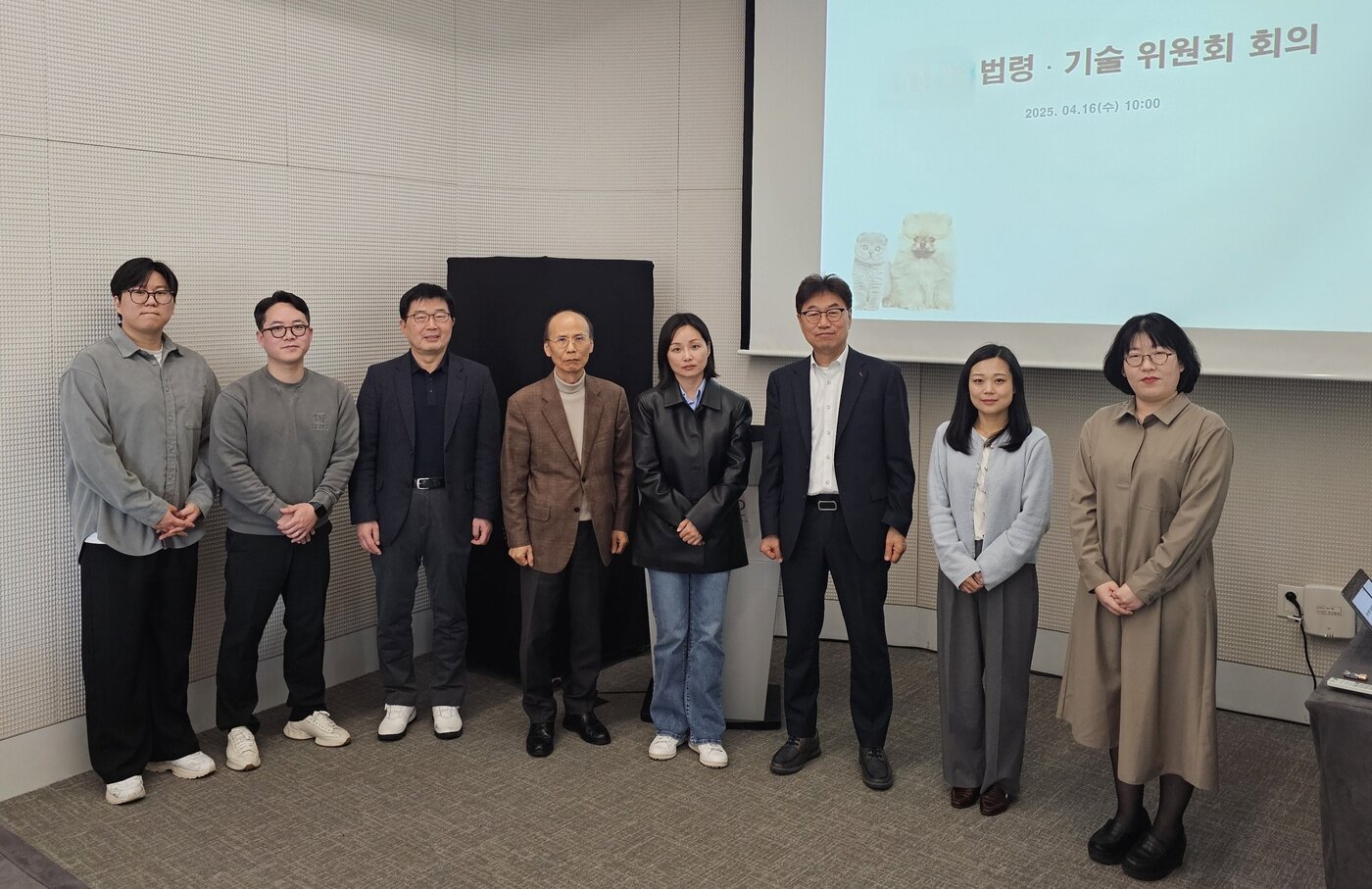 본문 이미지 - 한국펫사료협회(회장 김상덕)는 지난 16일 반려동물사료 산업의 건전한 발전과 소비자 보호를 위한 '기술·제도 위원회'(위원장 최보연) 회의를 소집·개최했다(협회 제공). ⓒ 뉴스1