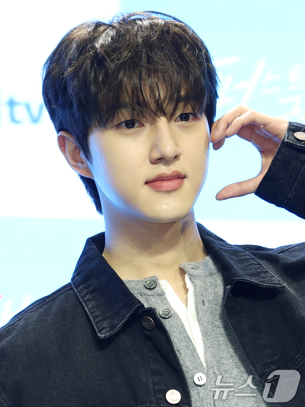 (서울=뉴스1) 권현진 기자 = 배우 봉재현이 17일 서울 마포구 서교동 H-STAGE에서 열린 U+모바일tv 6부작 옴니버스 드라마 '퍼스트 러브' 제작발표회에 참석해 포즈를 취 …