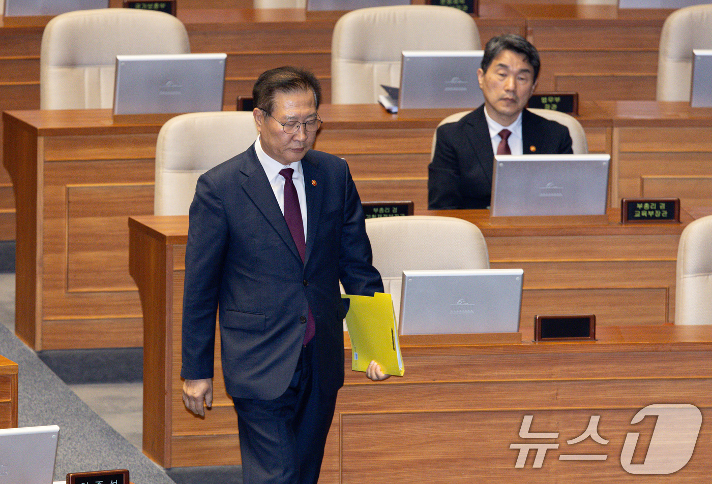 (서울=뉴스1) 이재명 기자 = 박성재 법무부 장관이 17일 오후 서울 여의도 국회에서 열린 제424회 국회(임시회) 제5차 본회의에서 명태균과 관련한 불법 선거개입 및 국정농단  …