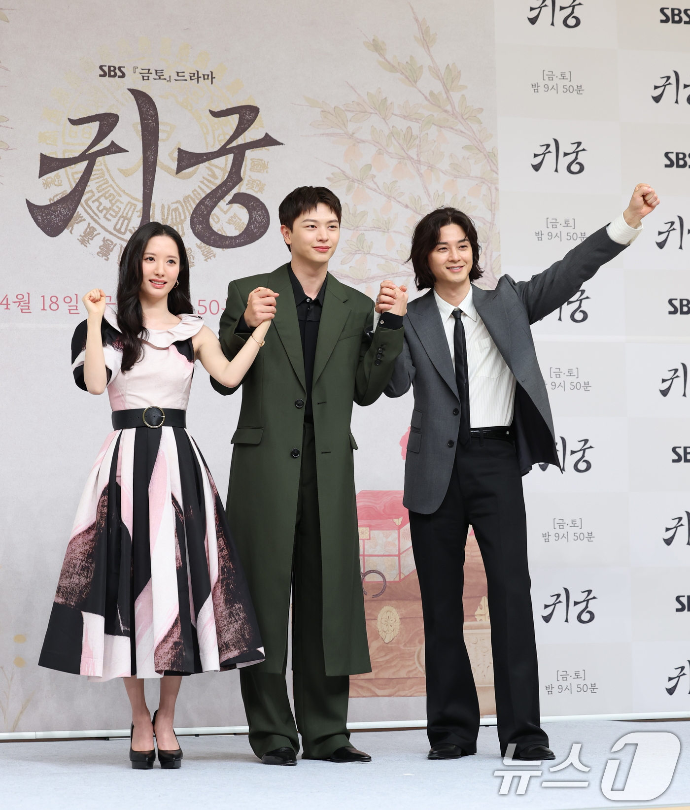 (서울=뉴스1) 권현진 기자 = 배우 김지연(왼쪽부터)과 육성재, 김지훈이 17일 서울 양천구 목동SBS에서 열린 SBS 새 금토드라마 '귀궁'(극본 윤수정/연출 윤성식) 제작발표 …