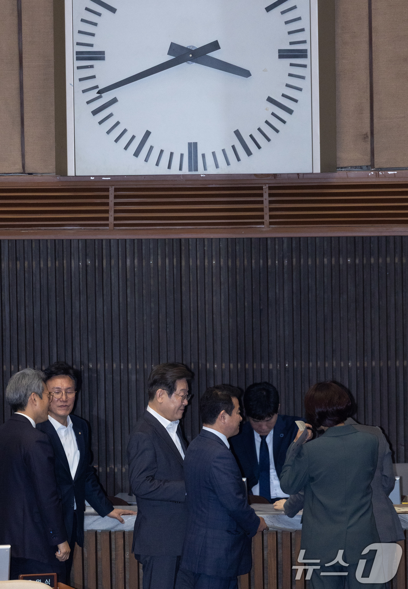 (서울=뉴스1) 이재명 기자 = 제21대 대통령선거에 출마를 선언한 이재명 전 더불어민주당 대표가 17일 오후 서울 여의도 국회에서 열린 제424회 국회(임시회) 제5차 본회의에서 …