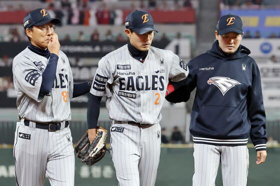 '사구 맞고 교체' 한화 심우준, 골절 소견…"4주 뒤에나 정상 훈련"
