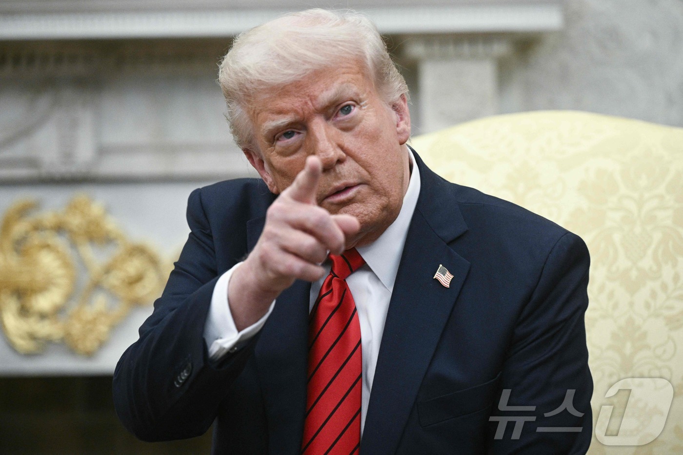 (워싱턴 AFP=뉴스1) 우동명 기자 = 도널드 트럼프 미국 대통령이 17일(현지시간) 워싱턴 백악관에서 조르자 멜로니 이탈리아 총리와 회담서 "많은 국가가 우리와 관세 협상을 하 …