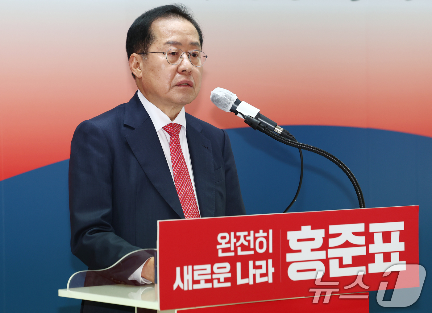 (서울=뉴스1) 김민지 기자 = 홍준표 국민의힘 대선 경선 후보가 18일 오전 서울 여의도 선거사무소에서 사회·교육·문화 분야 비전 발표 기자회견을 하고 있다. 2025.4.18/ …