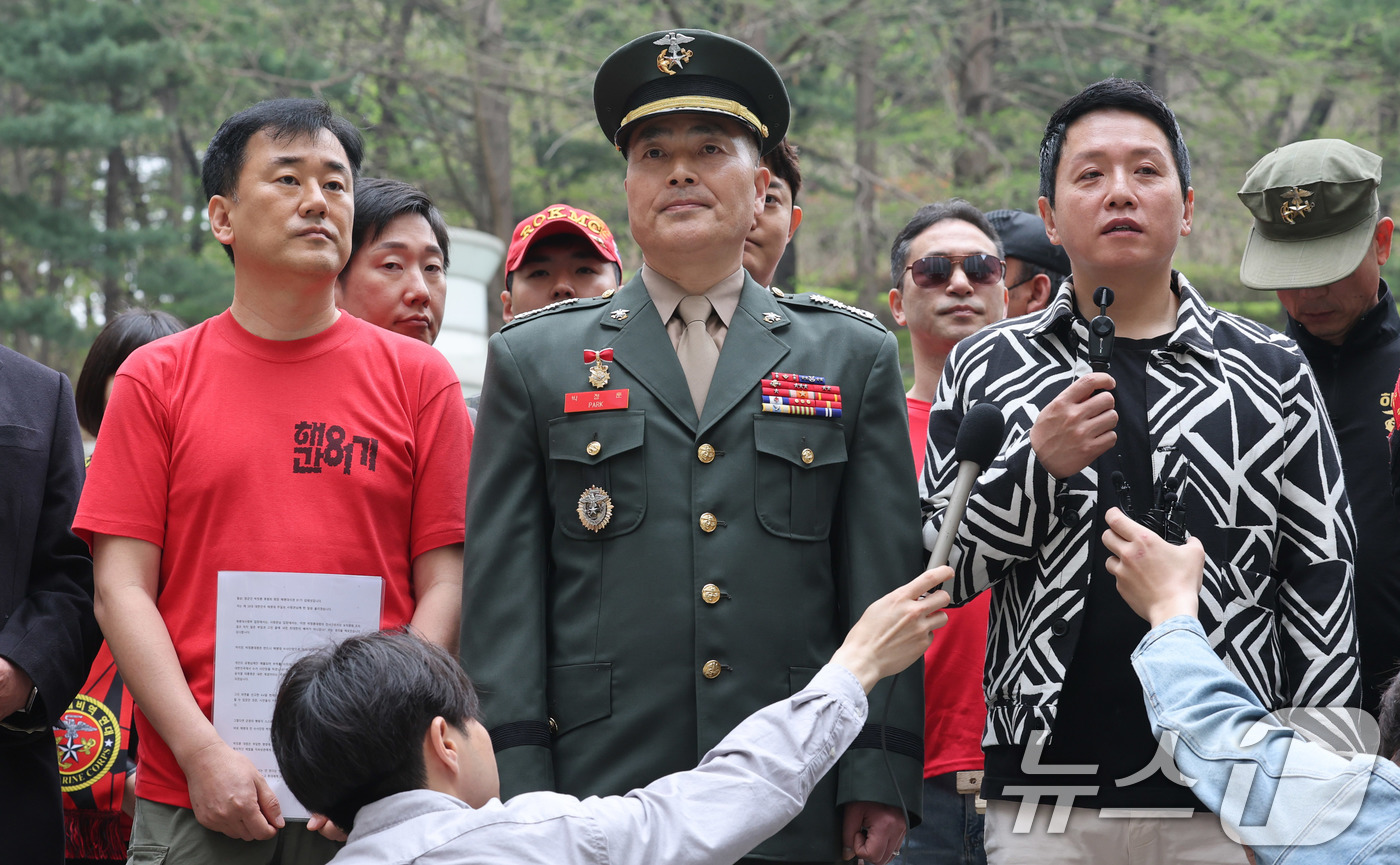 (서울=뉴스1) 박세연 기자 = 임태훈 군인권센터 소장이 18일 서초구 서울고등법원에서 해병대 '채 상병 순직 사건'과 관련 항명 및 상관명예훼손 혐의로 기소된 박정훈 전 해병대 …