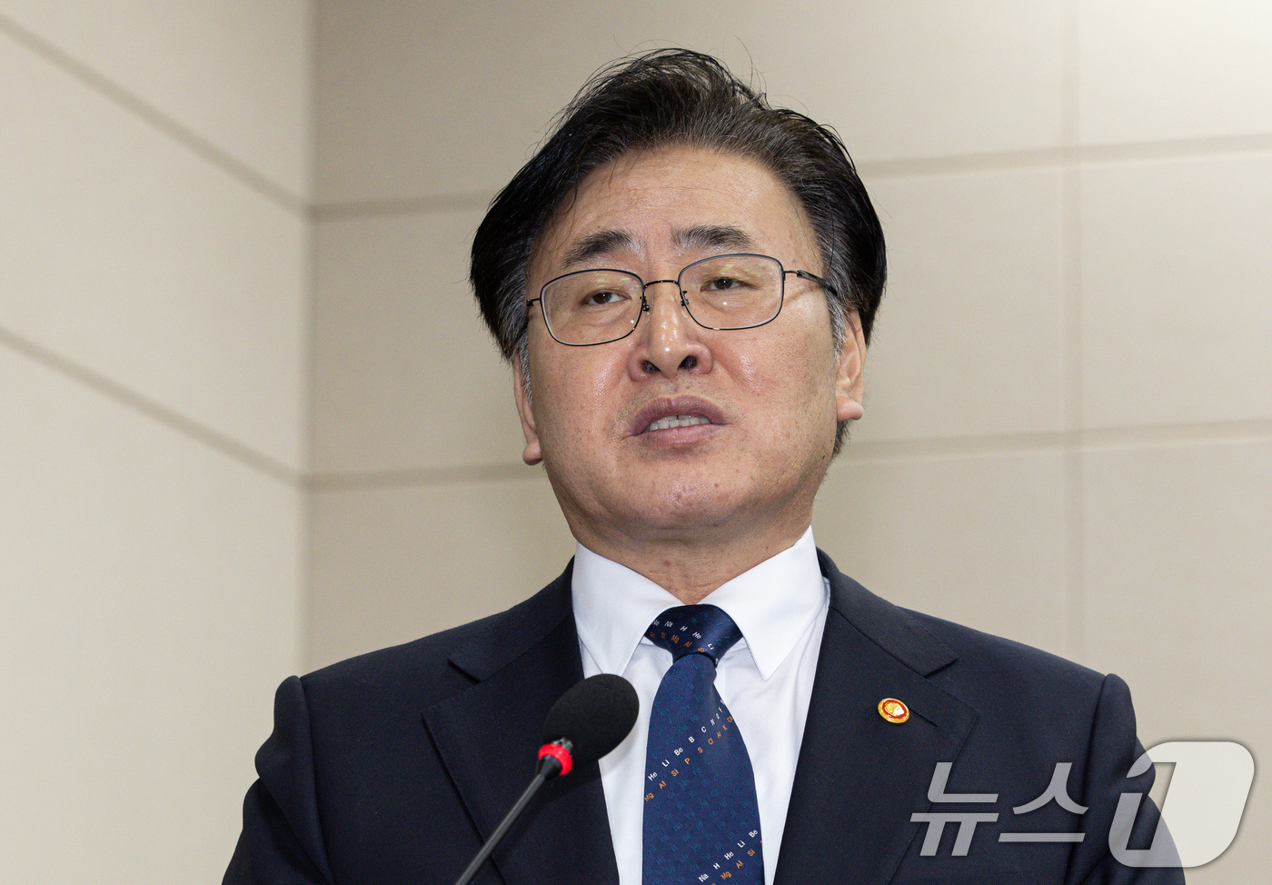 (서울=뉴스1) 이재명 기자 = 유상임 과학기술정보통신부 장관이 18일 오전 서울 여의도 국회에서 열린 제424회 국회(임시회) 과학기술방송통신위원회 제2차 전체회의에서 법안이 통 …