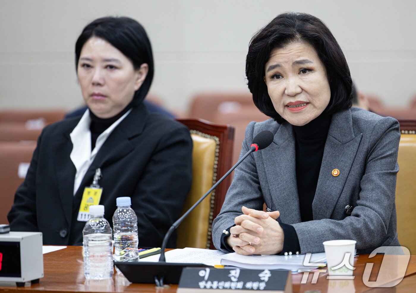 본문 이미지 - 이진숙 방송통신위원회 위원장이 18일 오전 서울 여의도 국회에서 열린 제424회 국회(임시회) 과학기술방송통신위원회 제2차 전체회의에서 의원 질의에 답변하고 있다. 2025.4.18/뉴스1 ⓒ News1 이재명 기자