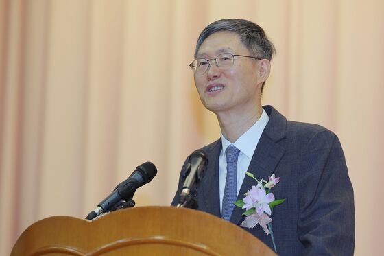 문형배 전 헌재소장 권한대행, 서울시립대 로스쿨 강단 서나…"고민 중"