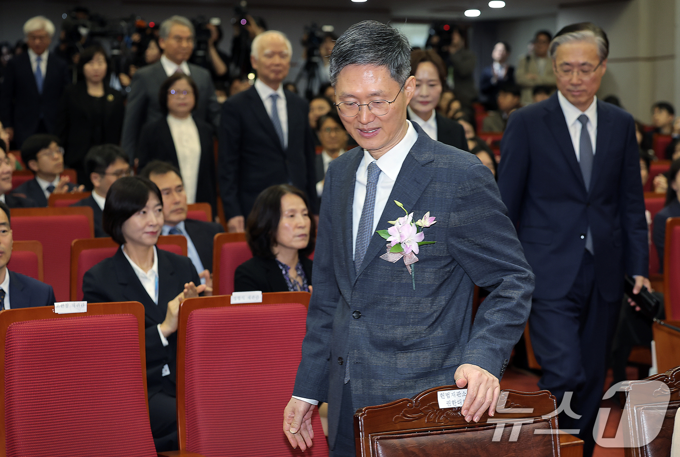 (서울=뉴스1) 박정호 기자 = 문형배 헌법재판소장 권한대행이 18일 오전 서울 종로구 재동 헌법재판소 대강당에서 열린 문형배·이미선 헌법재판관 퇴임식에 참석하고 있다. 2025. …