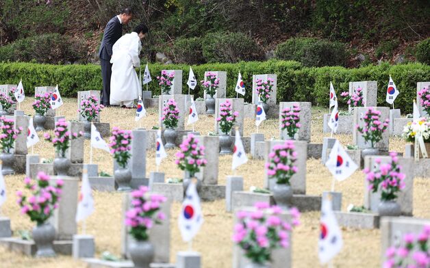 국힘·민주당 대표, 4·19혁명 기념식 참석…국힘 작년엔 불참