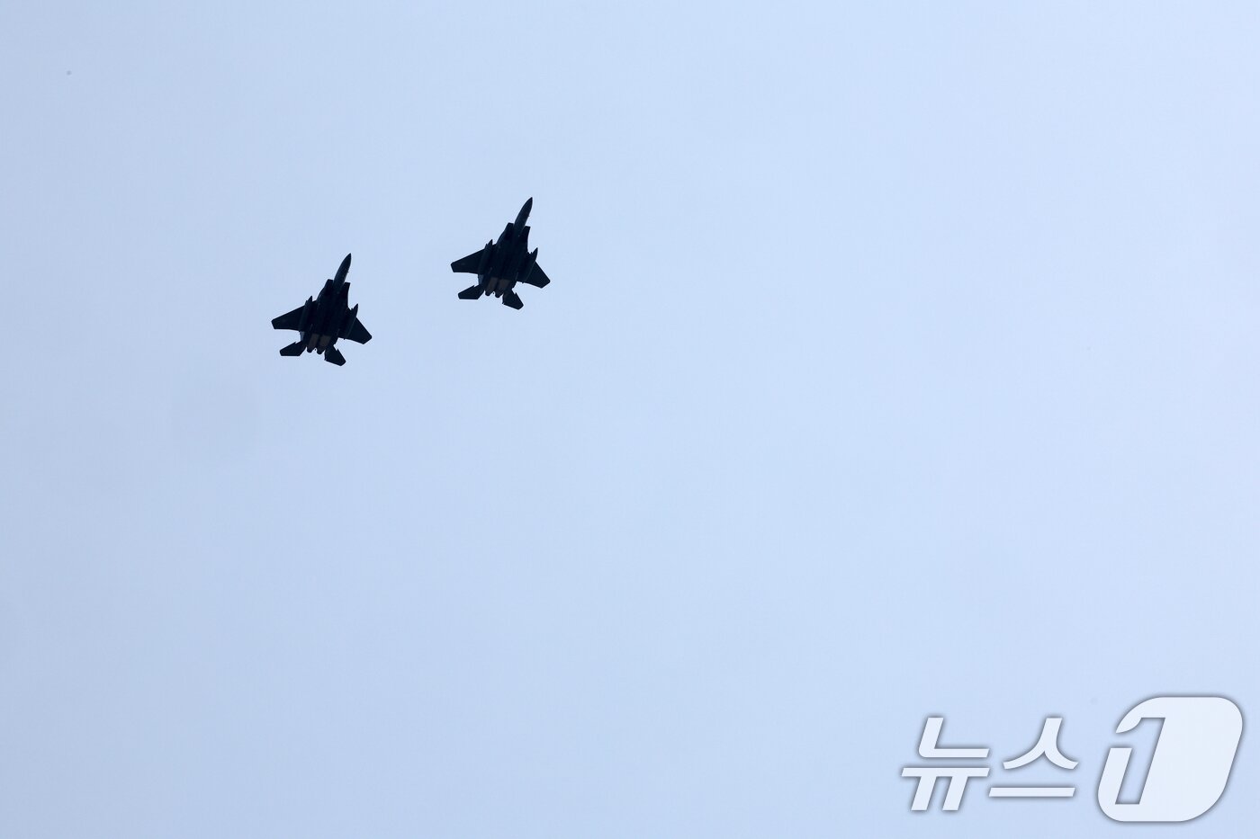 본문 이미지 - 18일 오전 광주 광산구 신촌동 광주공군기지에서 한미공군의 대규모 연합공중훈련 '프리덤 플래그(Freedom Flag)가 진행되고 있다. 2025.4.18/뉴스1 ⓒ News1 이승현 기자