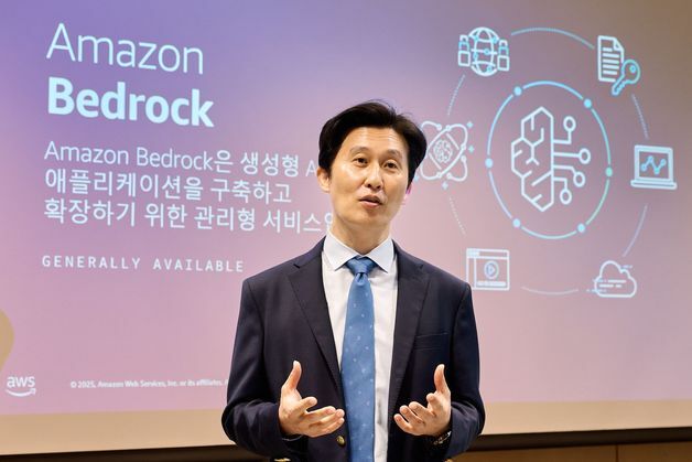 AWS "AI 시대 논리적 망분리로 전환해야…英 데이터 90% 오픈"