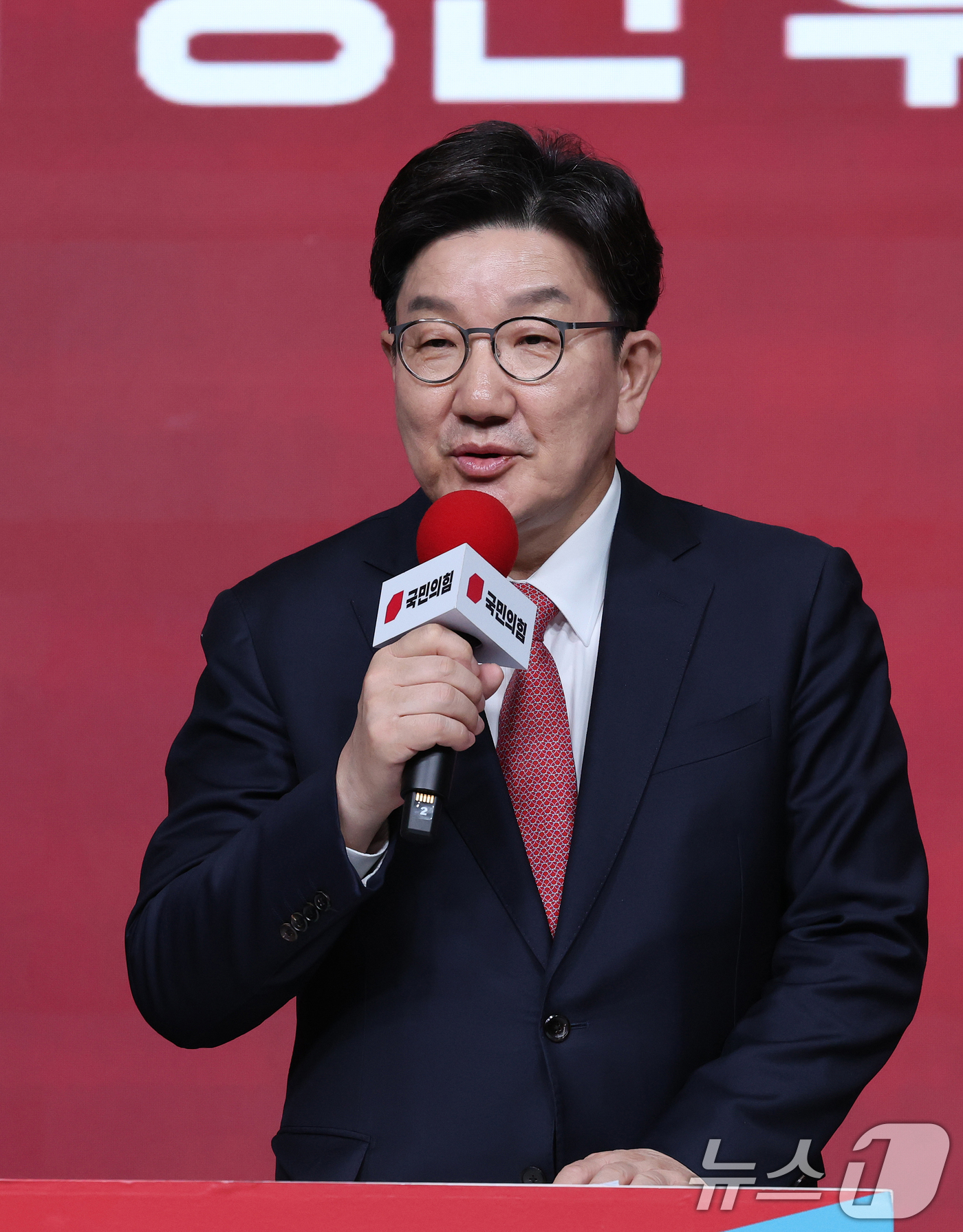 (서울=뉴스1) 이재명 기자 = 권성동 국민의힘 원내대표가 18일 오후 서울 강서구 ASSA아트홀에서 열린 '제21대 대통령후보자 국민의힘 1차 경선 후보자 비전대회'에서 인사말을 …