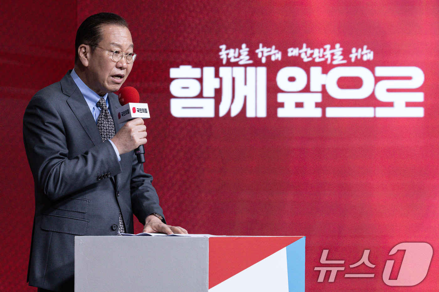 (서울=뉴스1) 이재명 기자 = 권영세 국민의힘 비상대책위원장이 18일 오후 서울 강서구 ASSA아트홀에서 열린 국민의힘 '제21대 대통령후보자 1차 경선 비전대회'에서 인사말을 …