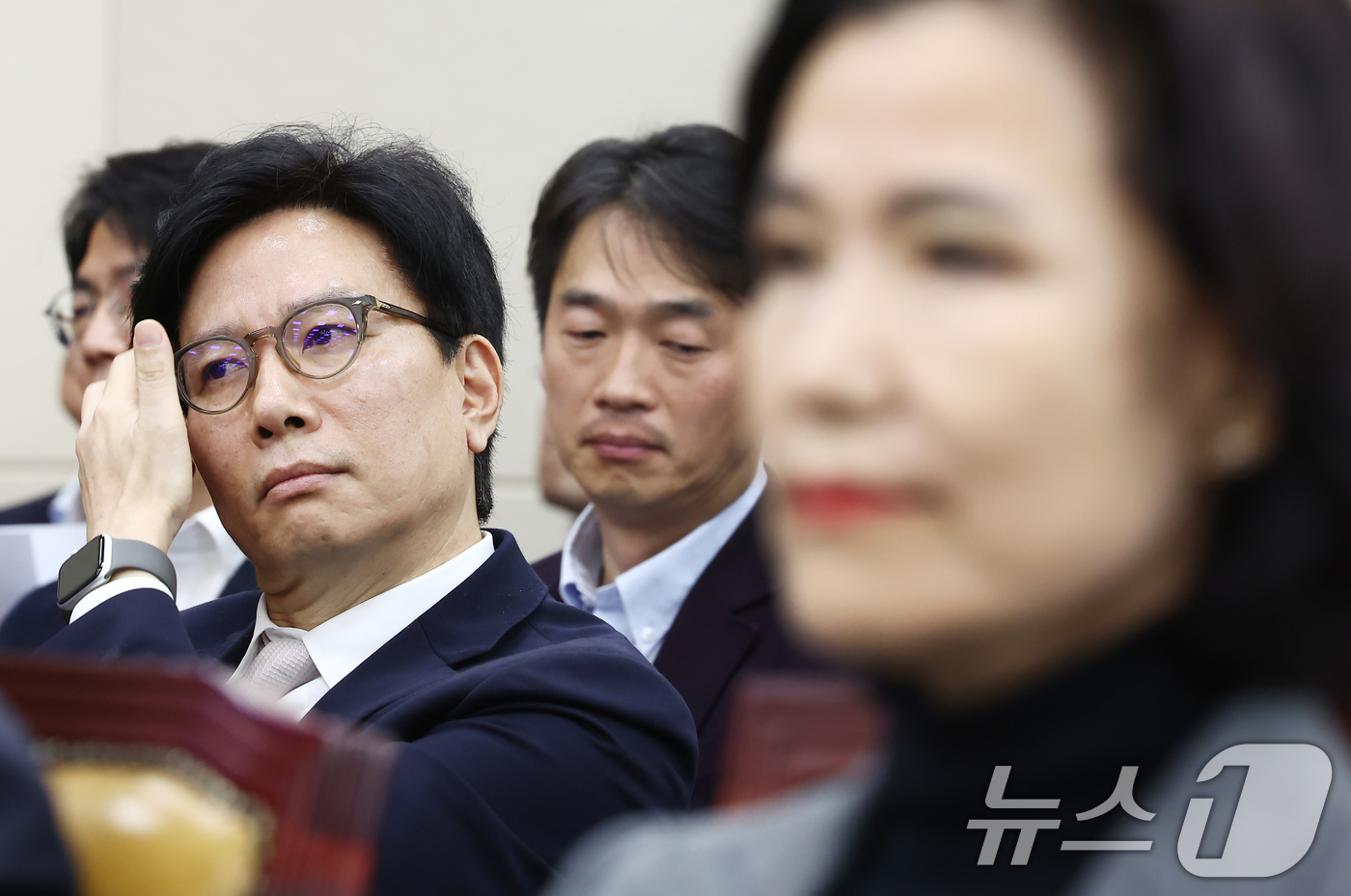 (서울=뉴스1) 김민지 기자 = 신동호 EBS 신임 사장이 18일 오후 서울 여의도 국회에서 열린 '과학기술방송통신위원회 전체회의'에 출석해 자리하고 있다. 오른쪽은 이진숙 방송통 …