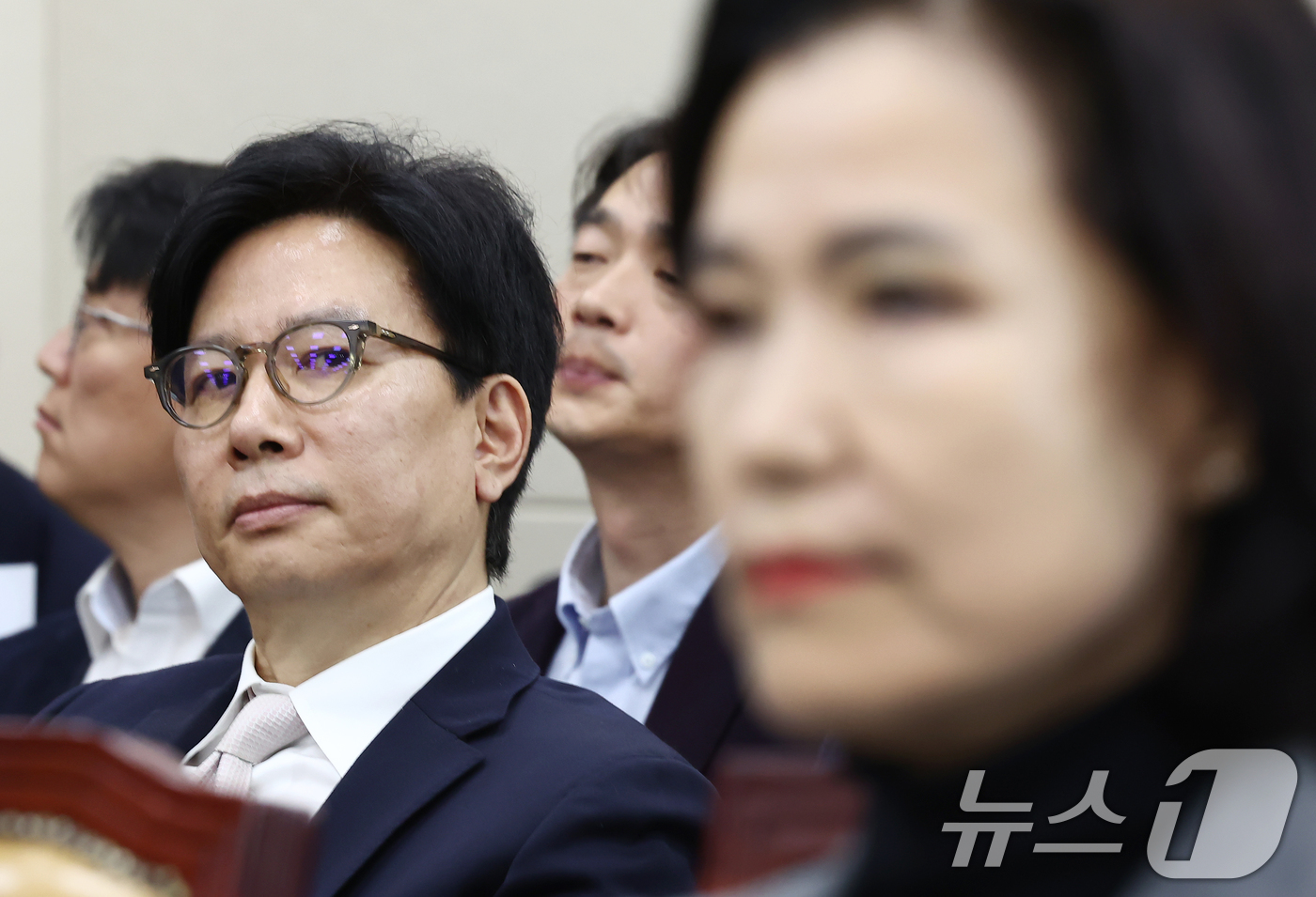 (서울=뉴스1) 김민지 기자 = 신동호 EBS 신임 사장이 18일 오후 서울 여의도 국회에서 열린 '과학기술방송통신위원회 전체회의'에 출석해 자리하고 있다. 오른쪽은 이진숙 방송통 …