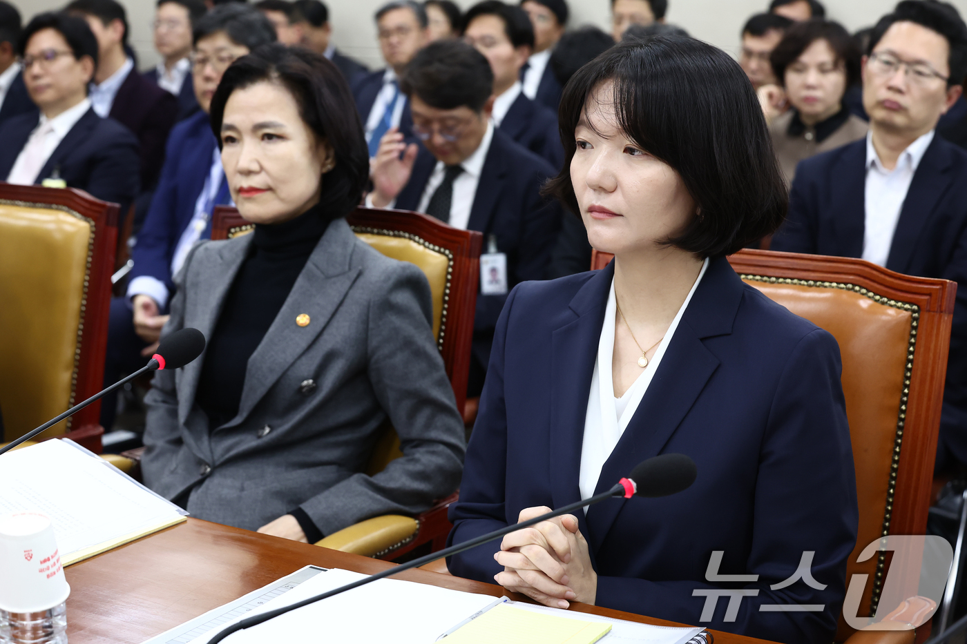 (서울=뉴스1) 김민지 기자 = 최수연 네이버 대표가 18일 오후 서울 여의도 국회에서 열린 '과학기술방송통신위원회 전체회의'에 출석해 자리하고 있다. 왼쪽은 이진숙 방송통신위원장 …