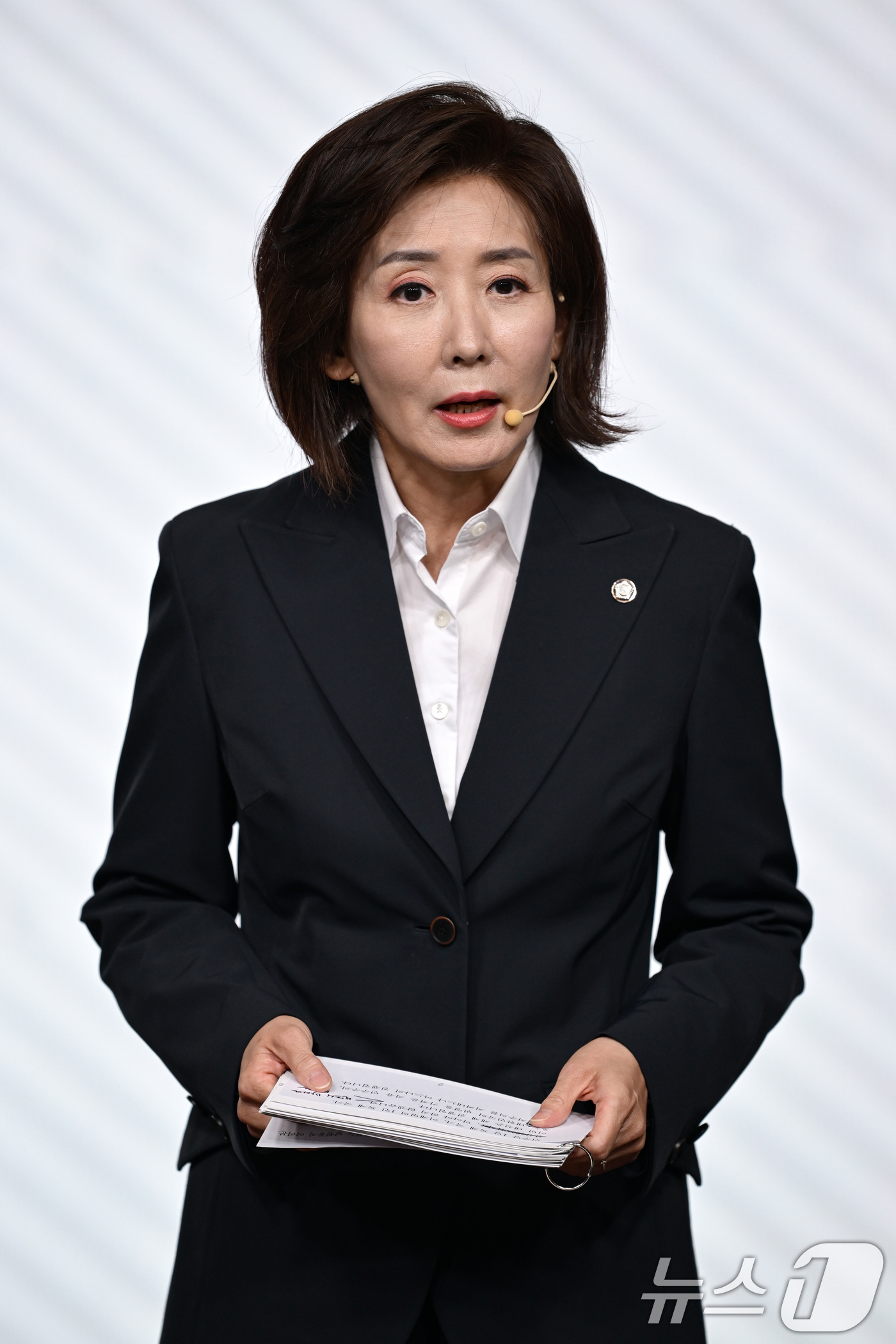 (서울=뉴스1) 이재명 기자 = 나경원 국민의힘 대선 경선 후보가 18일 오후 서울 강서구 ASSA아트홀에서 열린 국민의힘 '제21대 대통령후보자 1차 경선 비전대회'에서 비전을 …