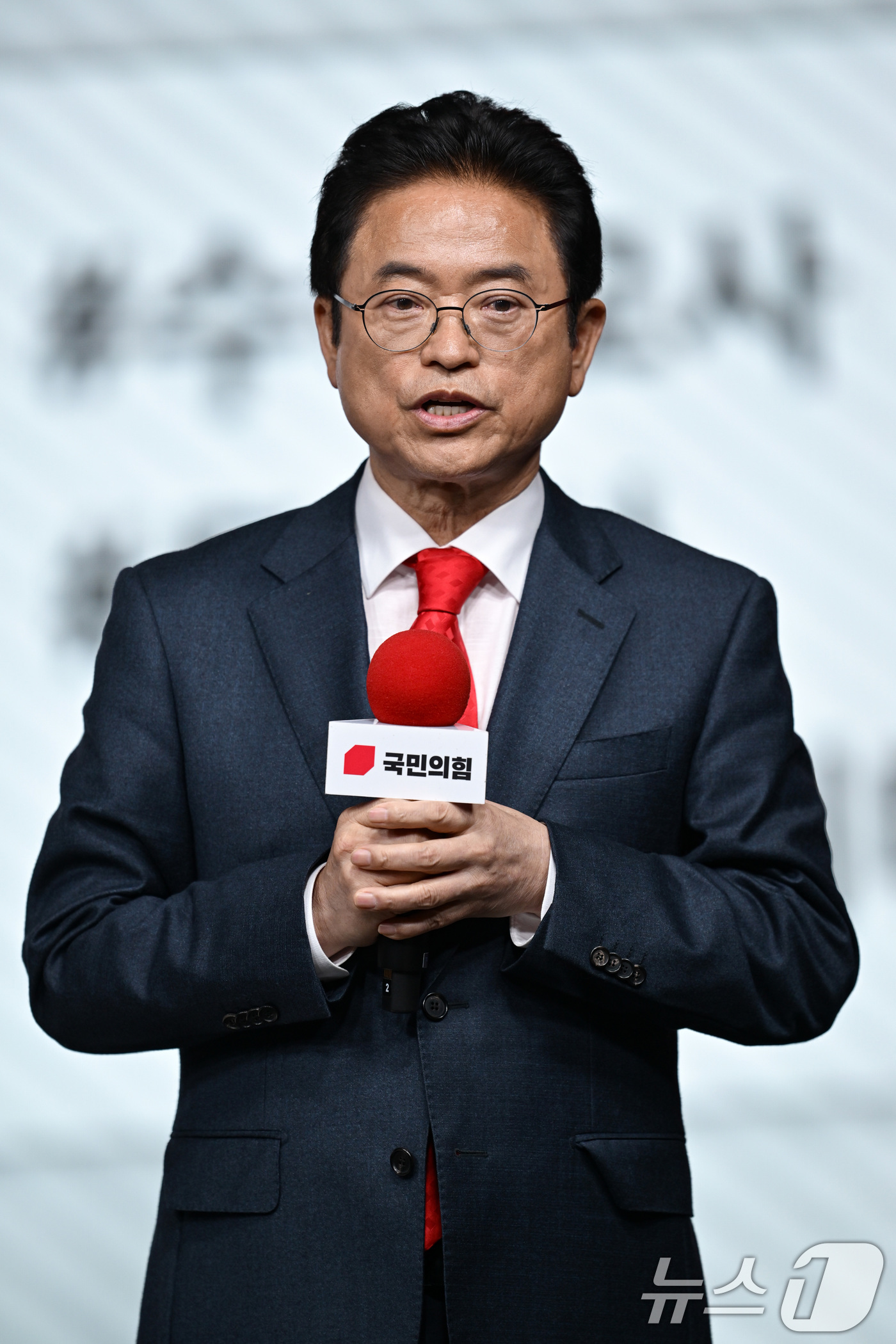 (서울=뉴스1) 이재명 기자 = 이철우 국민의힘 대선 경선 후보가 18일 오후 서울 강서구 ASSA아트홀에서 열린 국민의힘 '제21대 대통령후보자 1차 경선 비전대회'에서 비전을 …
