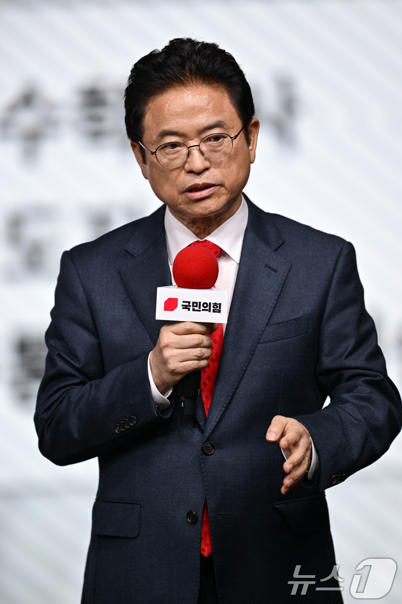 (서울=뉴스1) 이재명 기자 = 이철우 국민의힘 대선 경선 후보가 18일 오후 서울 강서구 ASSA아트홀에서 열린 국민의힘 '제21대 대통령후보자 1차 경선 비전대회'에서 비전을 …