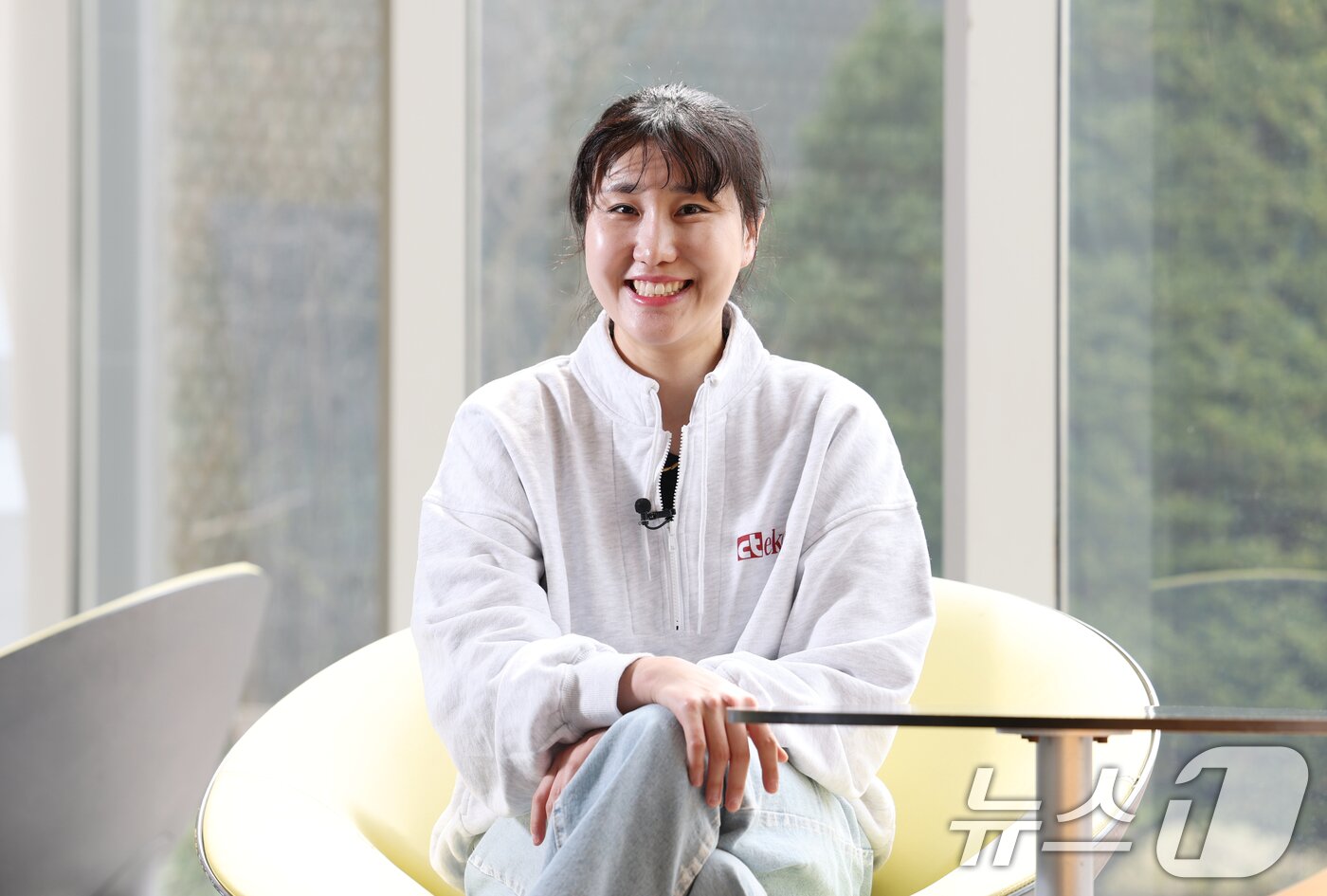 본문 이미지 - 정관장 염혜선이 18일 경기 화성시 남양읍 롤링힐스 호텔에서 열린 뉴스1과의 인터뷰에 앞서 포즈를 취하고 있다. ⓒ News1 김영운 기자