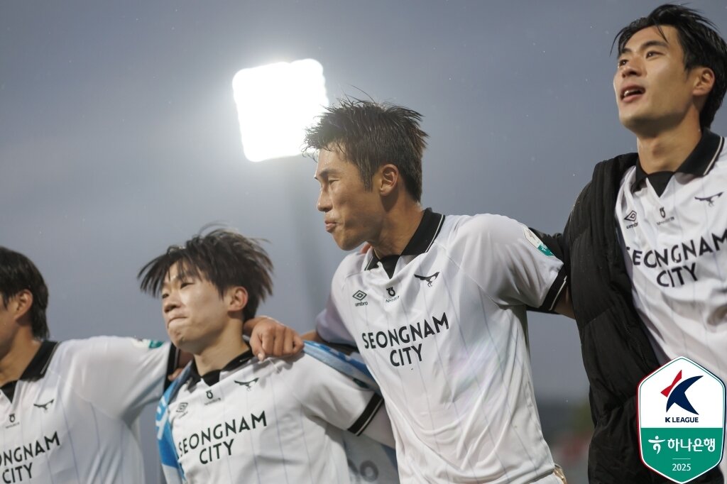 본문 이미지 - 성남FC선수들(한국프로축구연맹 제공)