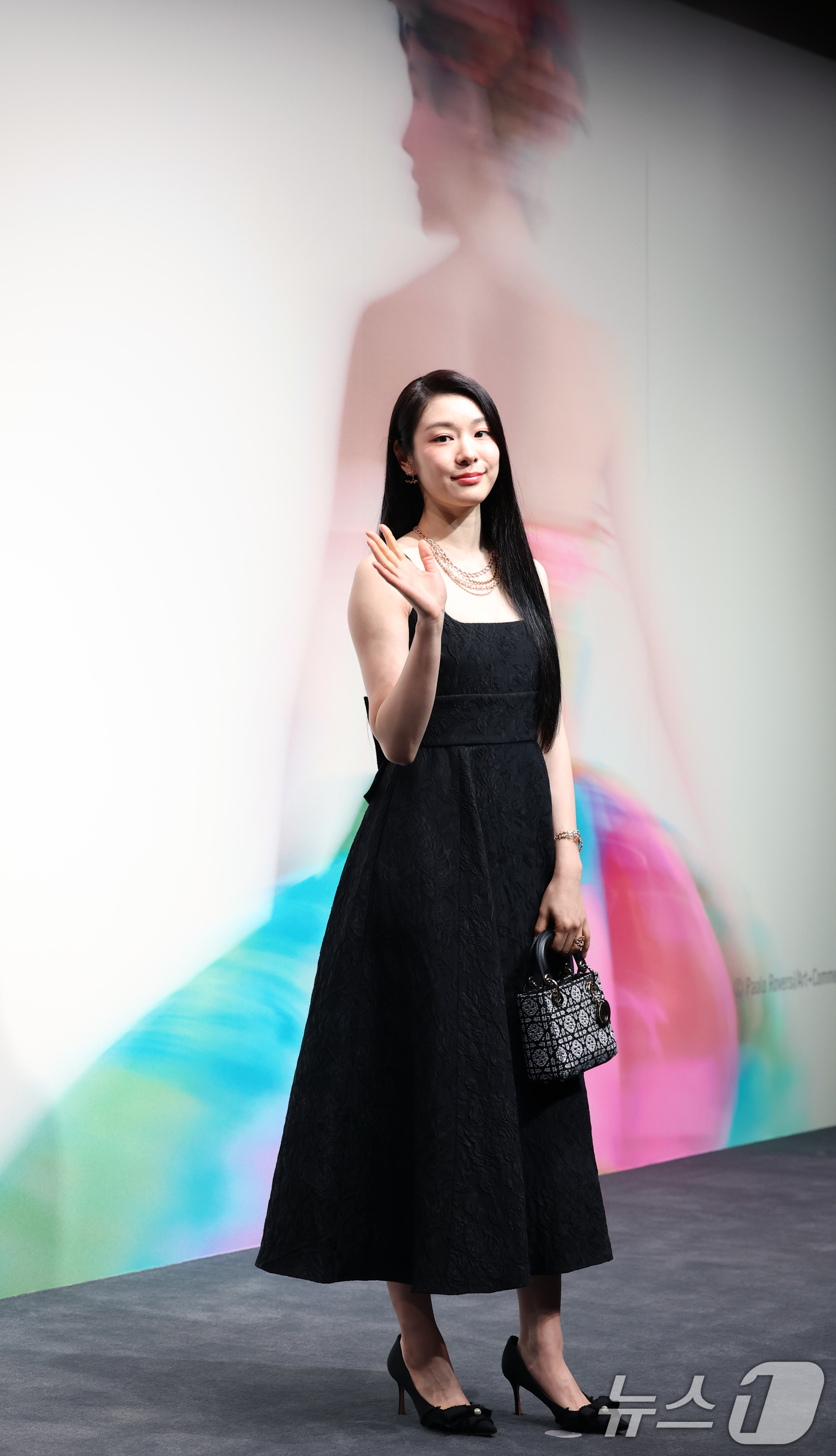 (서울=뉴스1) 권현진 기자 = 전 피겨스케이팅 선수 김연아가 18일 서울 중구 DDP에서 열린 프랑스 브랜드 디올(DIOR)의 ‘크리스챤 디올: 디자이너 오브 드림스(Christ …