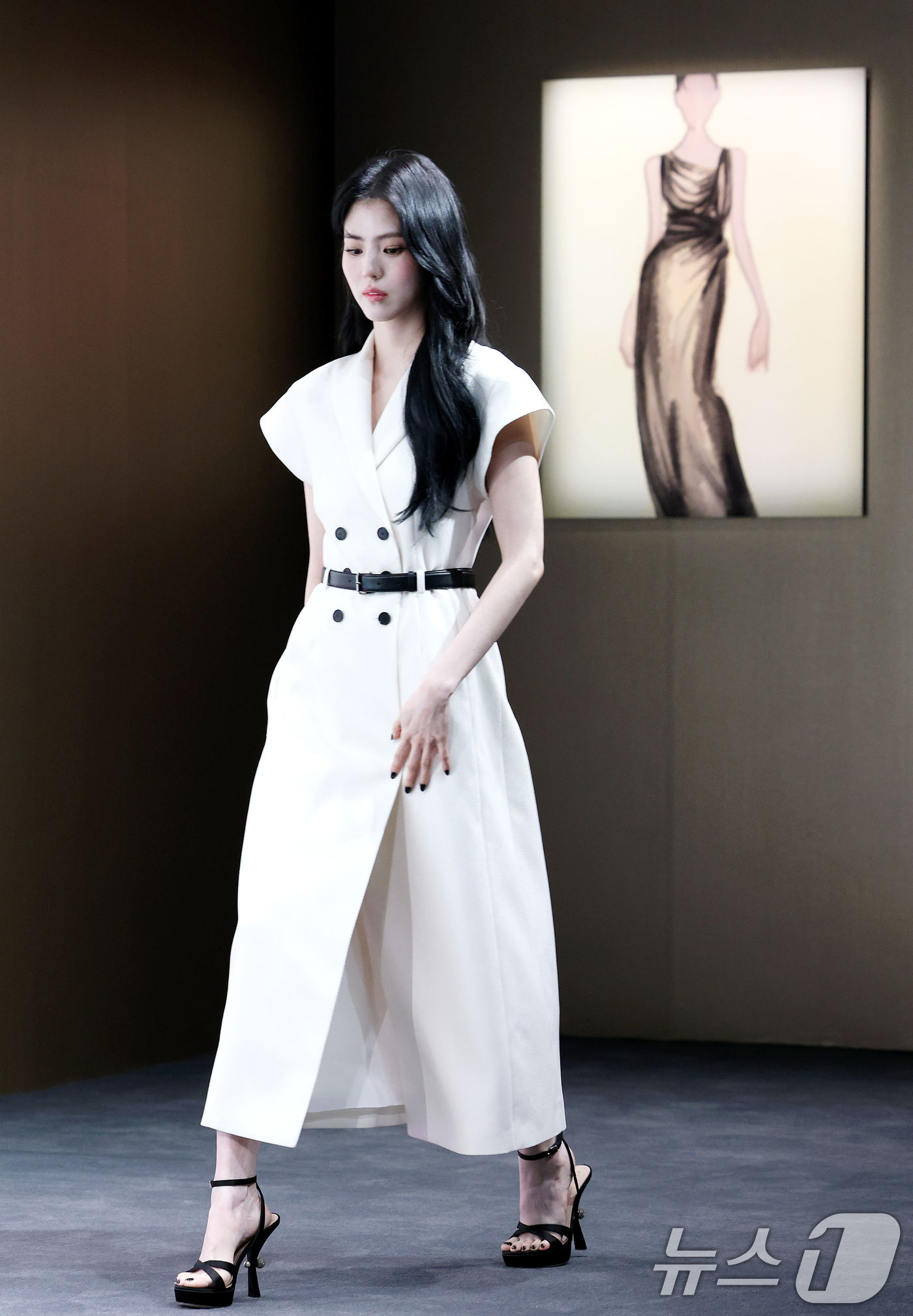 (서울=뉴스1) 권현진 기자 = 배우 한소희가 18일 서울 중구 DDP에서 열린 프랑스 브랜드 디올(DIOR)의 ‘크리스챤 디올: 디자이너 오브 드림스(Christian Dior: …