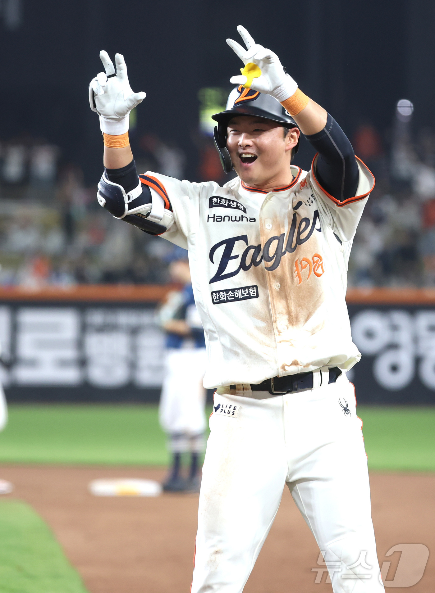 (대전=뉴스1) 김기남 기자 = 18일 대전 한화생명볼파크에서 열린 프로야구 '2025 신한 SOL 뱅크 KBO리그' 한화 이글스와 NC 다이노스 경기에서 한화 이도윤이 6회말 1 …