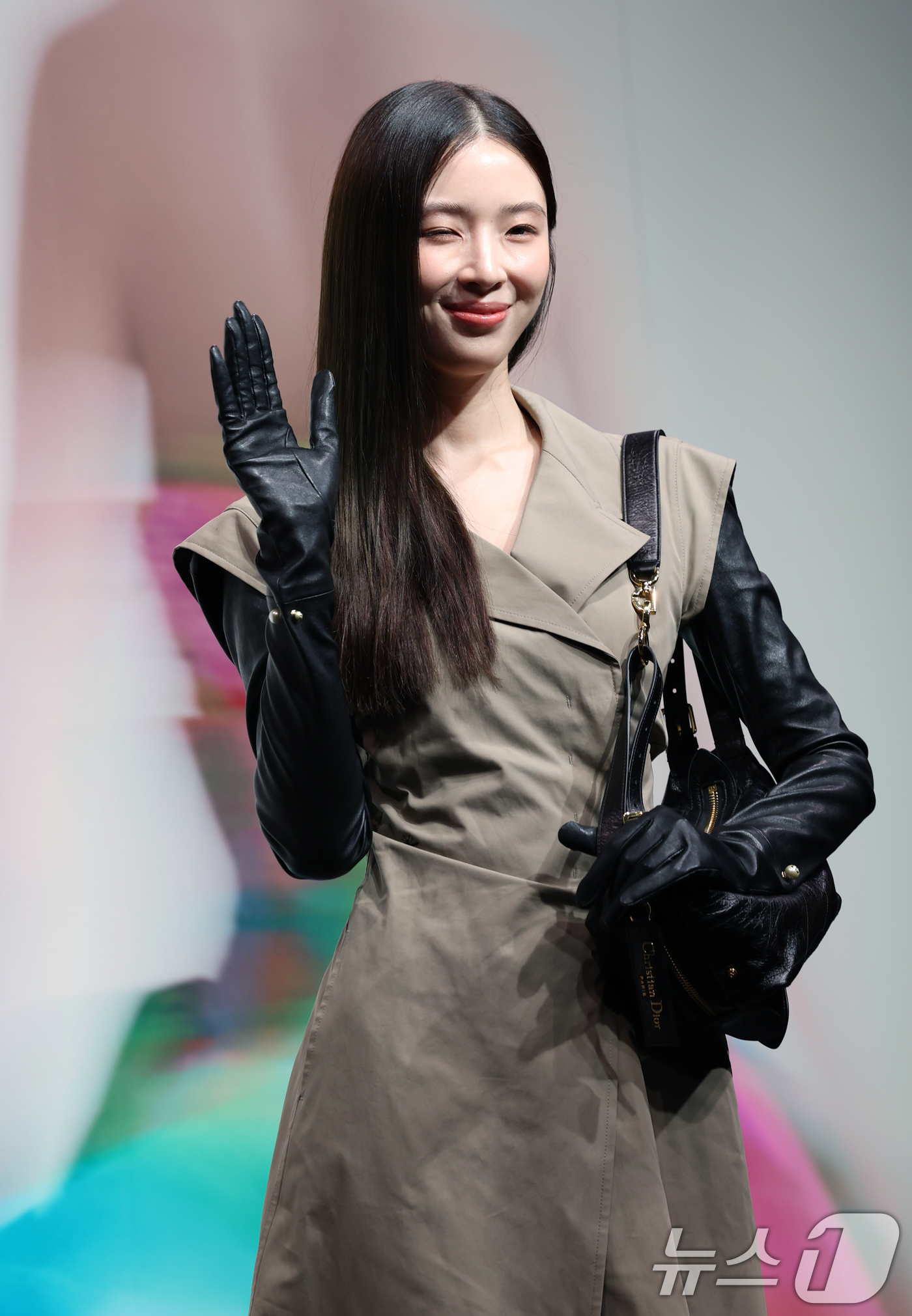 (서울=뉴스1) 권현진 기자 = 모델 아이린이 18일 서울 중구 DDP에서 열린 프랑스 브랜드 디올(DIOR)의 ‘크리스챤 디올: 디자이너 오브 드림스(Christian Dior: …