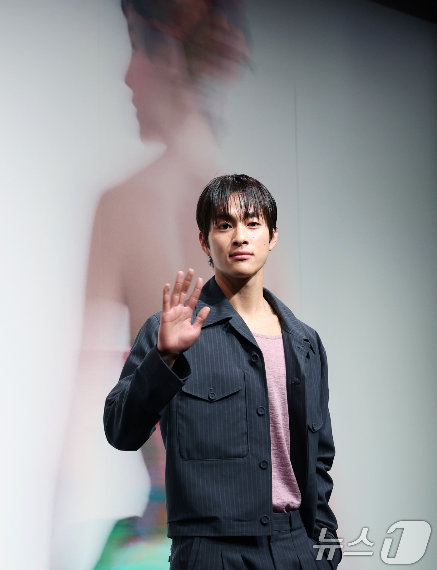 (서울=뉴스1) 권현진 기자 = 모델 홍태준이 18일 서울 중구 DDP에서 열린 프랑스 브랜드 디올(DIOR)의 ‘크리스챤 디올: 디자이너 오브 드림스(Christian Dior: …